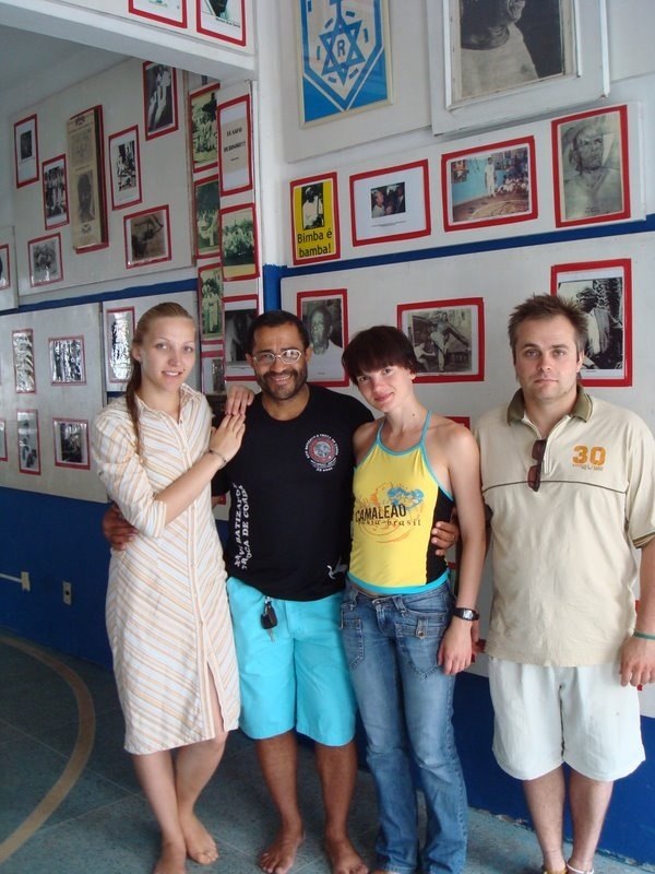 Команда Equipe Barracuda в Академии Мэстре Бамбы, Сальвадор, 2008